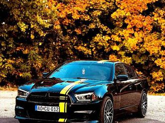 dodge charger 3.6 v6 awd