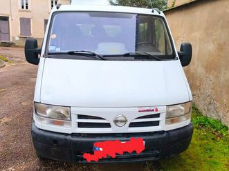 minibus 9 places nissan interstar