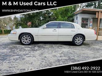 2005 lincoln town car signature limited - $2500 cash