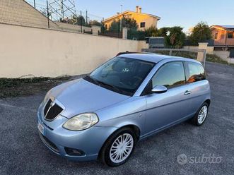 lancia-ypsilon-1-3-mjt-75-cv-momodesign