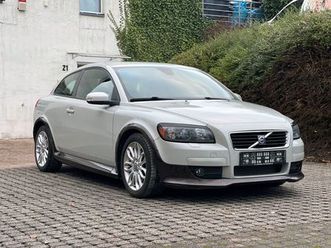 volvo c30 2.5 t5 momentum contrast edition