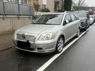 toyota avensis executive