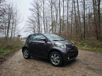 toyota iq kleine flitzer aber mit 4 sitzplätzen