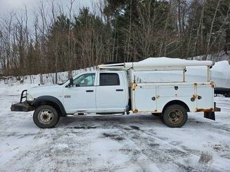 nice ram 5500 crew cab 4wd 6.7 cummins diesel utility bed !!!