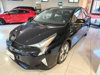 toyota prius (auto in arrivo)