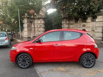 lancia ypsilon 1.0 firefly 5p hibrida 2021 km37700