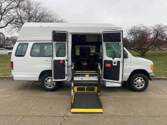 12-passenger bus - van ♿braun wheelchair lift . . .* e350 ford