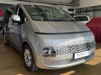 2.2d executive 11-seater