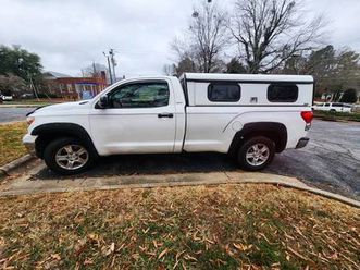 2008 toyota tundra sr5 v6 w/commercial truck cap