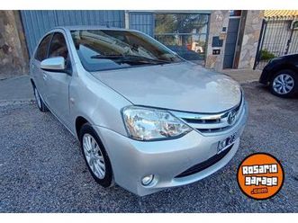 etios permuto financio!!