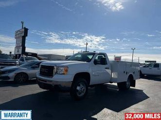 09 gmc sierra 3500 utility truck wide body 6.0l gas 32,000 miles