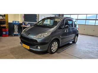 peugeot 1007 1.4 gentry. automaat.