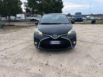 toyota yaris 1.5 hybrid 5 porte active