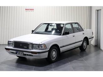 toyota crown sedan 3.0 saloon
