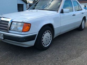oldtimer mercedes 220 e w124