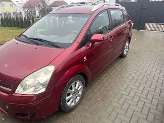 toyota corolla verso an. 2004