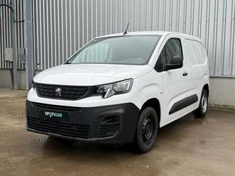 peugeot partner van *ac*3pl* 1.2 benz 110 pk essence de 2023 sur oostende (8400) | spoticar