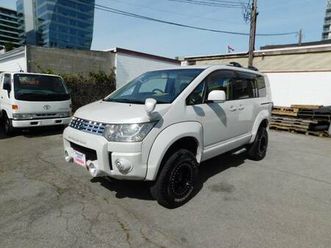 2009 mitsubishi delica d5 4wd lifted w/dual sliding door 143,000 km