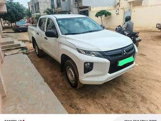 mitsubishi l200 pick-up 4x4 double blanche et gris 2023 - keur massar | expat-dakar