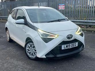 1.0 vvt-i x-play x-shift euro 6 5dr