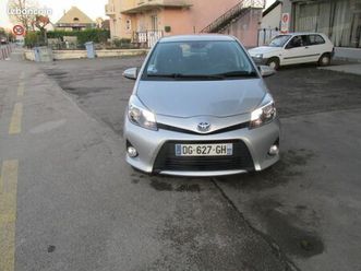 toyota yaris hybrid 100 business