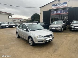 ford focus 1.6 100ch ghia bva 4p (volant à droite)