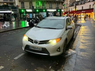 toyota auris touring sport hsd 136 business