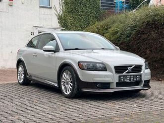 volvo c30 2.5 t5 momentum contrast edition