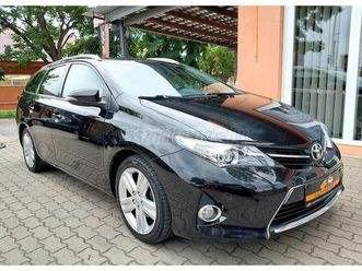 toyota auris touring sports 2.0 d-4d active szervizköny. digiklíma. tempomat. kamera . ülésfűtés!