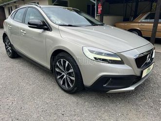 volvo v40 cross country 1.5 [t3] pro geartronic m.o-i. 93e km. navi. kamera. bőr