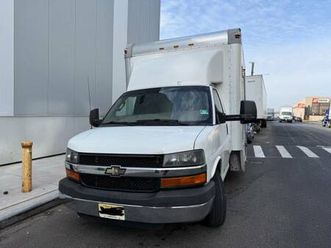 chevrolet cutaway 2016 chevy 3500 box truck w/new motor 100k warranty