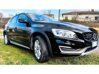 volvo v60 cross country con interni introvabili!