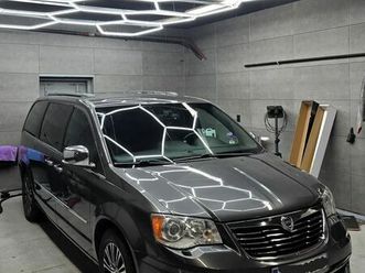 lancia voyager 2.8 multijet 16v s