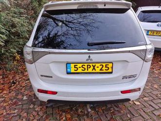 outlander 2.0 phev instyle+