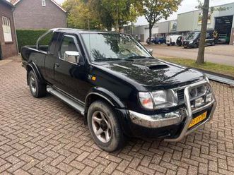 nissan king cab - pick-up 2.5 tdi airco / 4x4