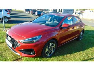 hyundai i30 fastback kam shz bi-led alu gra garantie+++