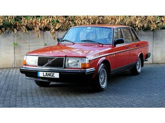 1986 volvo 240 rouge manuel, 5 vitesses conduite à gauche...