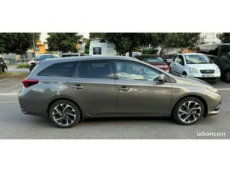 toyota auris break touring sport