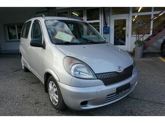 yaris verso 1.3 linea luna