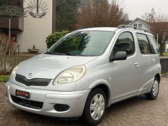 yaris verso 1.3 linea luna