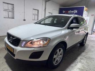 volvo - xc60 - 3.2 awd ultimate automatique - gvp-31-z