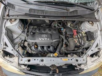 toyota echo 4dr . 2002