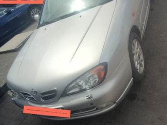 auto nissan primera 2.0l automatik