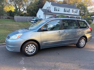 2004 toyota sienna ce clean!! 109k mi