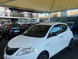 lancia ypsilon 1.0 hybrid oro **prezzo reale**