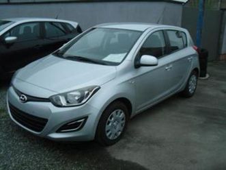 ② hyundai i 20 1200 cc benzine 2014 65000 km met airco — hyundai — 2ememain
