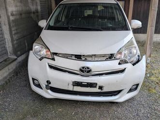 toyota verso-s 1.33 unfallfahrzeug