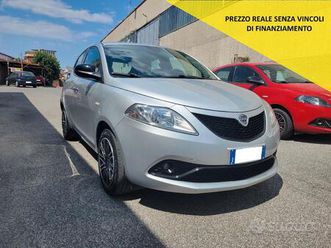 lancia ypsilon gold hybridunico proprietario