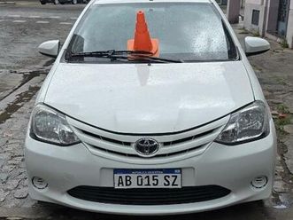 etios 2017 hermoso 5 puertas tomo moto..15500000$