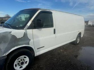 2005 gmc 3500 cargo van 117 k miles hablo espanol